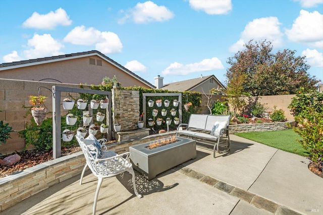 319 Trellis Ln, Vacaville, CA 95687