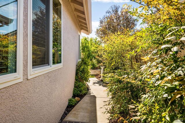 319 Trellis Ln, Vacaville, CA 95687