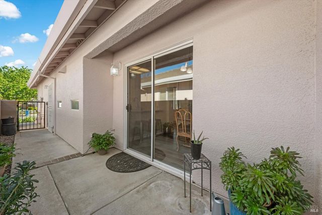 319 Trellis Ln, Vacaville, CA 95687