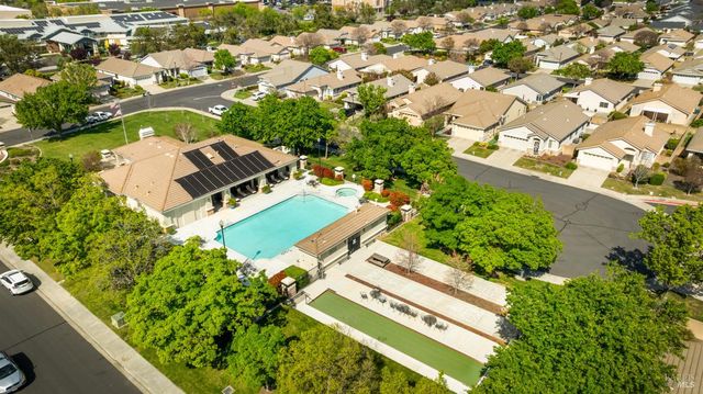 319 Trellis Ln, Vacaville, CA 95687