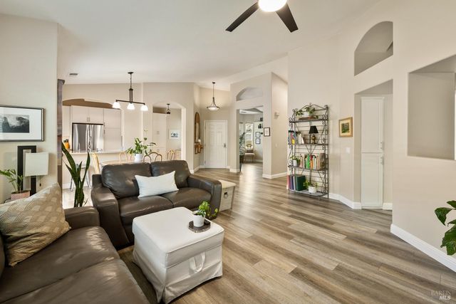 319 Trellis Ln, Vacaville, CA 95687