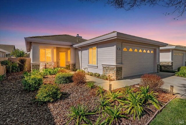 319 Trellis Ln, Vacaville, CA 95687