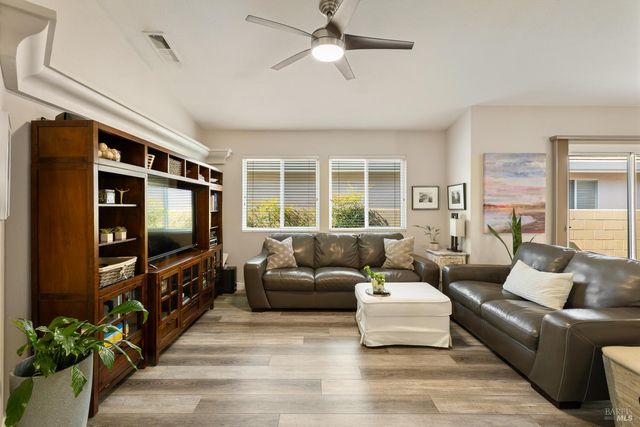 319 Trellis Ln, Vacaville, CA 95687