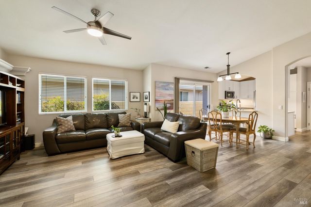 319 Trellis Ln, Vacaville, CA 95687