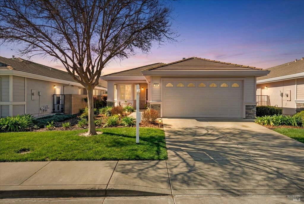 319 Trellis Ln, Vacaville, CA 95687