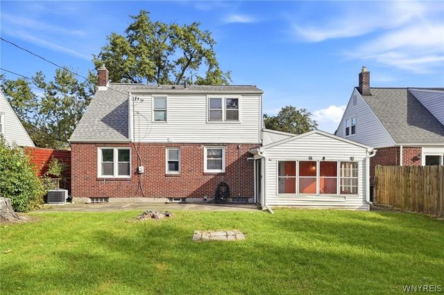 223 Paramount Parkway, Tonawanda, NY 14223