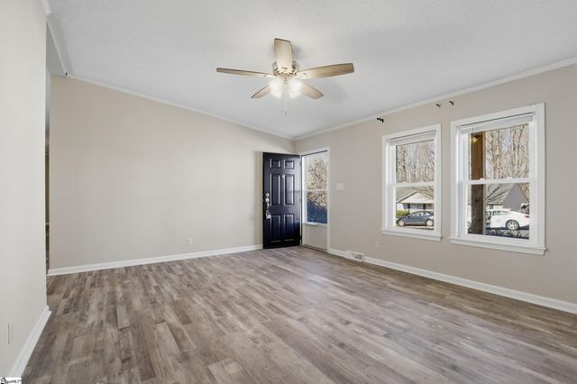 165 Falcon Ridge Drive, Boiling Springs, SC 29316