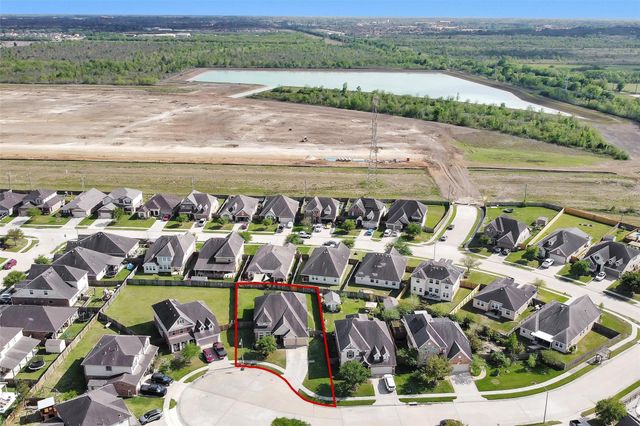 4704 Bella Court, Alvin, TX 77511