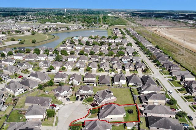 4704 Bella Court, Alvin, TX 77511