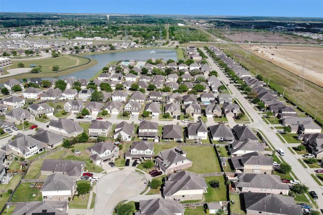 4704 Bella Court, Alvin, TX 77511