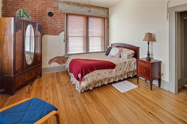 211 West Wm J Bryan Parkway, Bryan, TX 77803