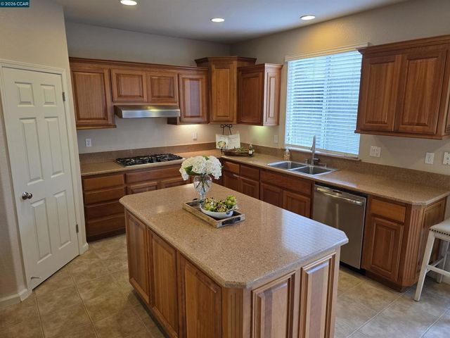 8625 Livingston Way, Discovery Bay, CA 94505