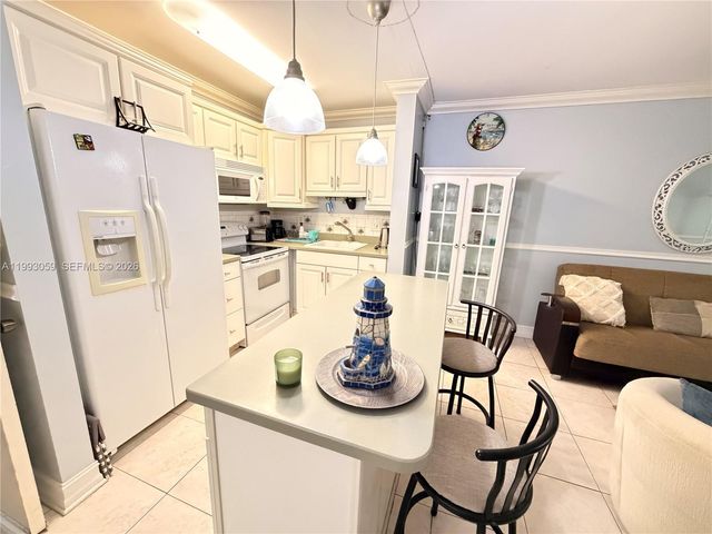 1520 Mckinley St 210E, Hollywood, FL 33020