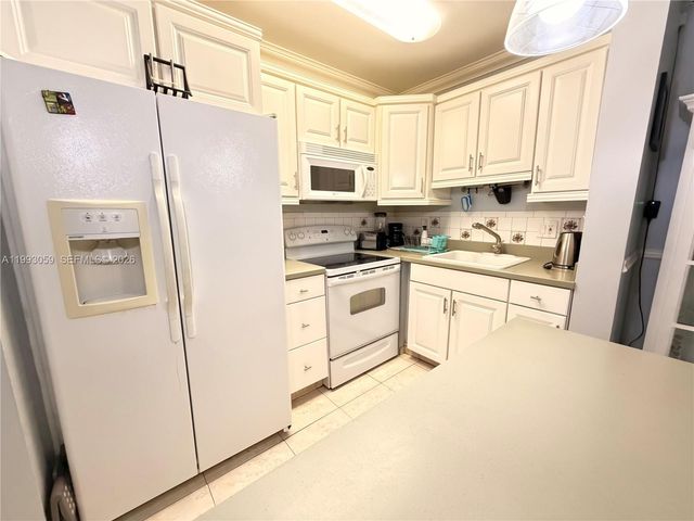 1520 Mckinley St 210E, Hollywood, FL 33020