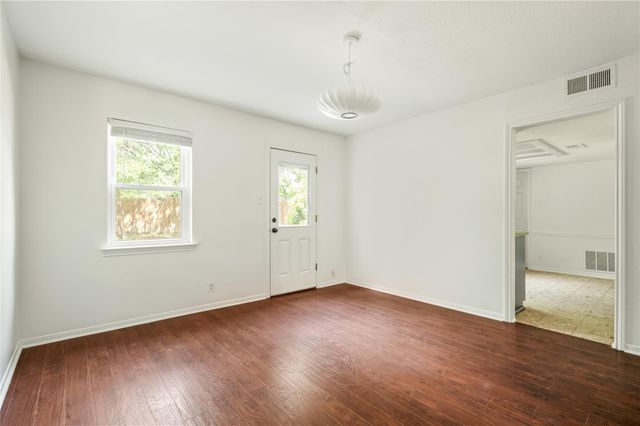 304 Clearsky CIR, Austin, TX 78745