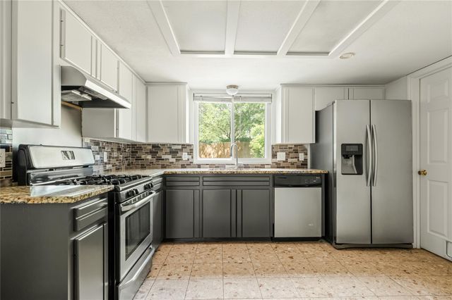 304 Clearsky CIR, Austin, TX 78745