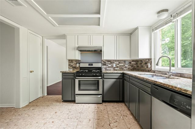 304 Clearsky CIR, Austin, TX 78745