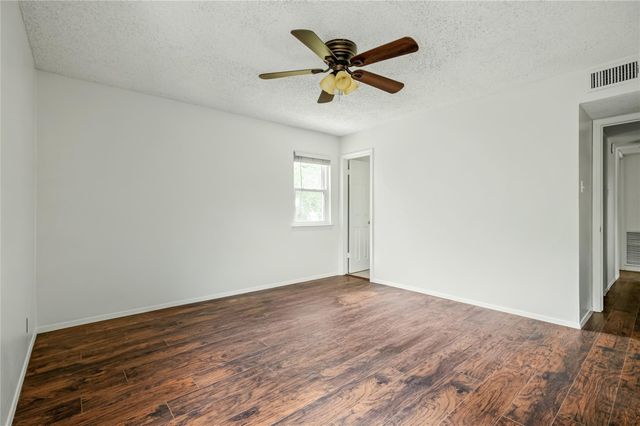 304 Clearsky CIR, Austin, TX 78745