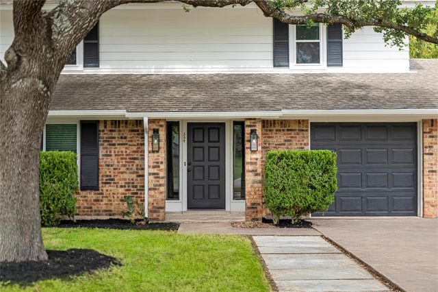 304 Clearsky CIR, Austin, TX 78745