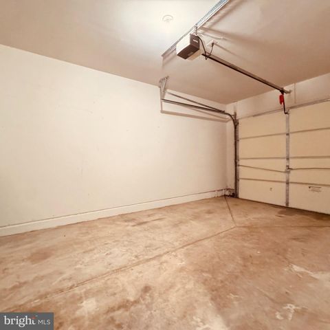 8936 SINGLELEAF CIR, Lorton, VA 22079