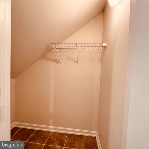 8936 SINGLELEAF CIR, Lorton, VA 22079
