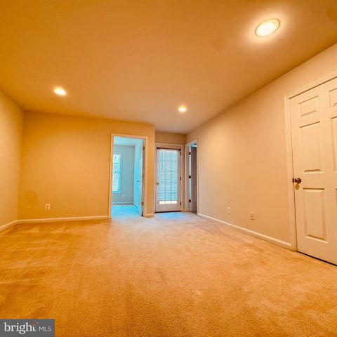 8936 SINGLELEAF CIR, Lorton, VA 22079