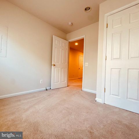 8936 SINGLELEAF CIR, Lorton, VA 22079