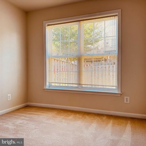 8936 SINGLELEAF CIR, Lorton, VA 22079