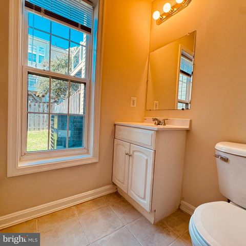 8936 SINGLELEAF CIR, Lorton, VA 22079