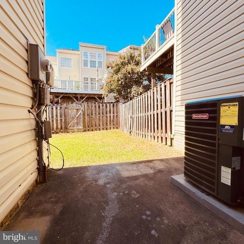 8936 SINGLELEAF CIR, Lorton, VA 22079