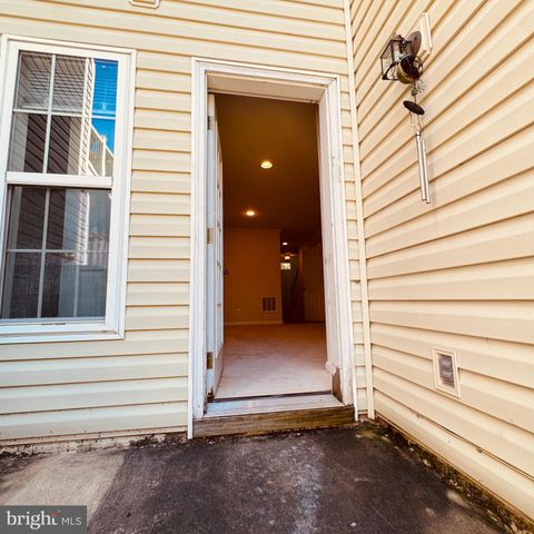 8936 SINGLELEAF CIR, Lorton, VA 22079