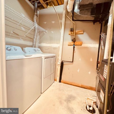 8936 SINGLELEAF CIR, Lorton, VA 22079