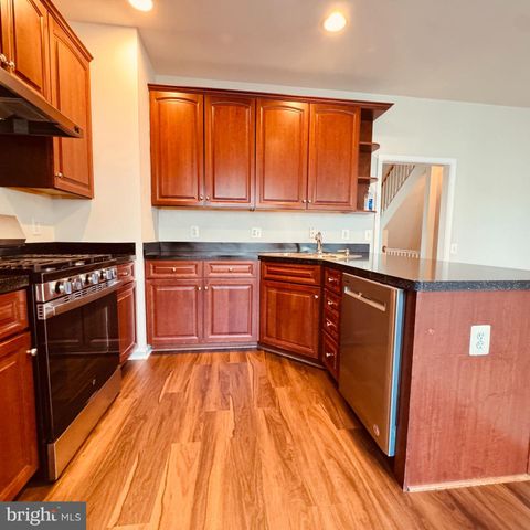 8936 SINGLELEAF CIR, Lorton, VA 22079