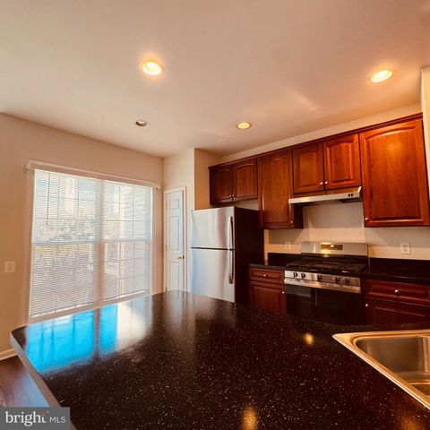 8936 SINGLELEAF CIR, Lorton, VA 22079