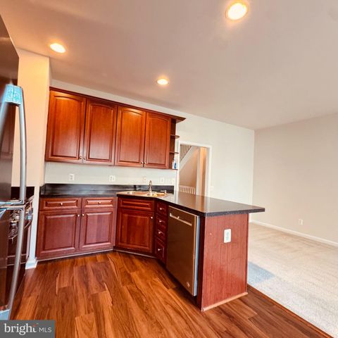 8936 SINGLELEAF CIR, Lorton, VA 22079