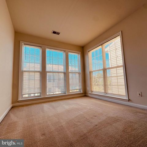 8936 SINGLELEAF CIR, Lorton, VA 22079