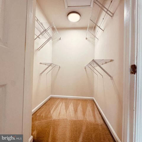 8936 SINGLELEAF CIR, Lorton, VA 22079