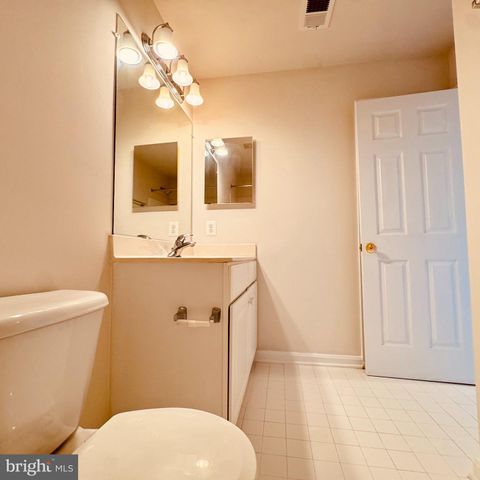 8936 SINGLELEAF CIR, Lorton, VA 22079