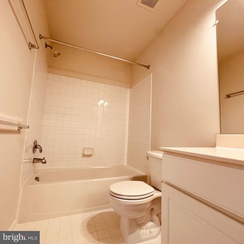 8936 SINGLELEAF CIR, Lorton, VA 22079
