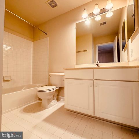 8936 SINGLELEAF CIR, Lorton, VA 22079