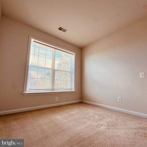 8936 SINGLELEAF CIR, Lorton, VA 22079