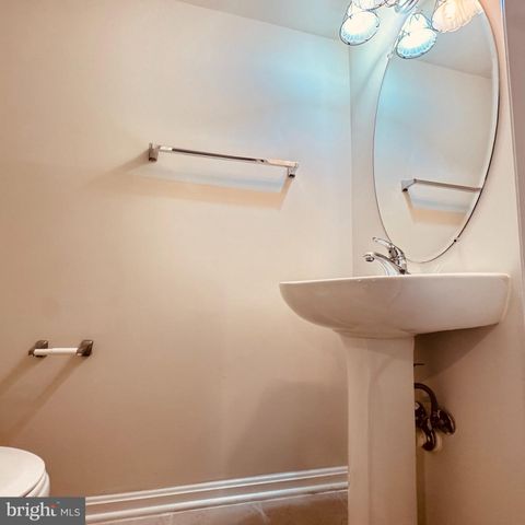 8936 SINGLELEAF CIR, Lorton, VA 22079