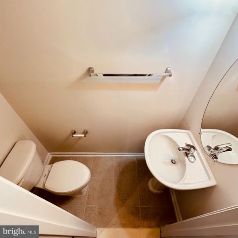 8936 SINGLELEAF CIR, Lorton, VA 22079