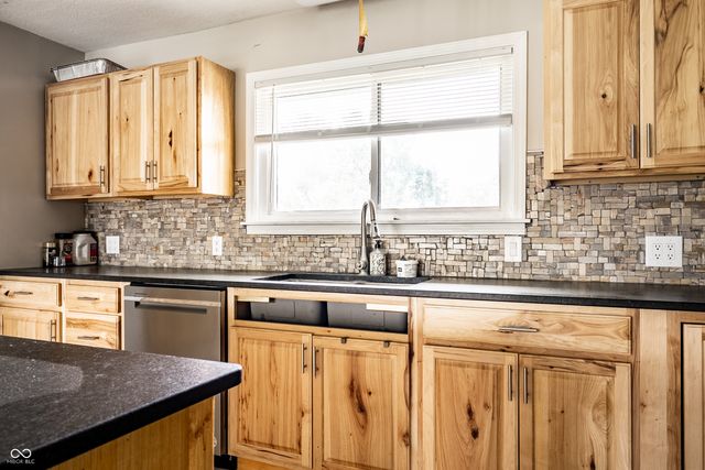 1015 Elizabeth Lane, Terre Haute, IN 47802