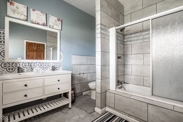 1015 Elizabeth Lane, Terre Haute, IN 47802