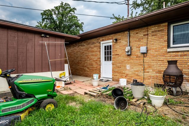 1015 Elizabeth Lane, Terre Haute, IN 47802