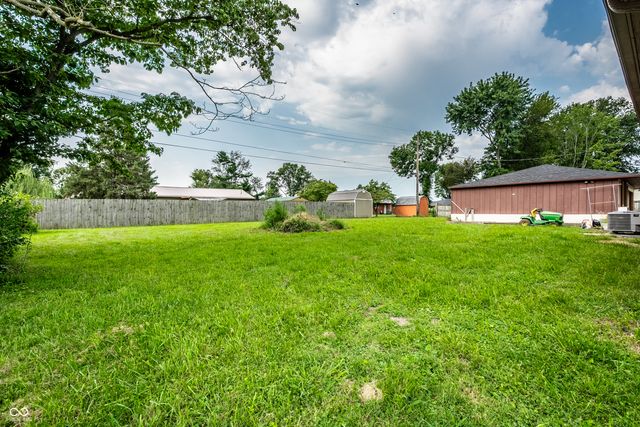 1015 Elizabeth Lane, Terre Haute, IN 47802