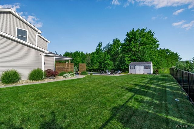2 Magrum Lane, Lancaster, NY 14086