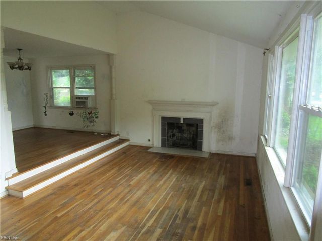 537 Hallmark DR, Newport News, VA 23606