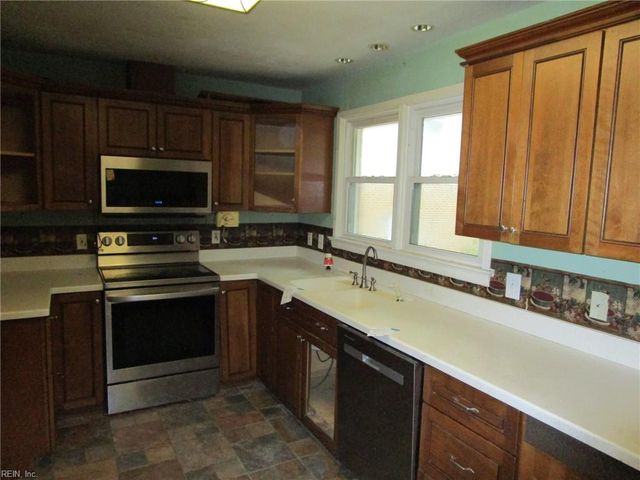 537 Hallmark DR, Newport News, VA 23606